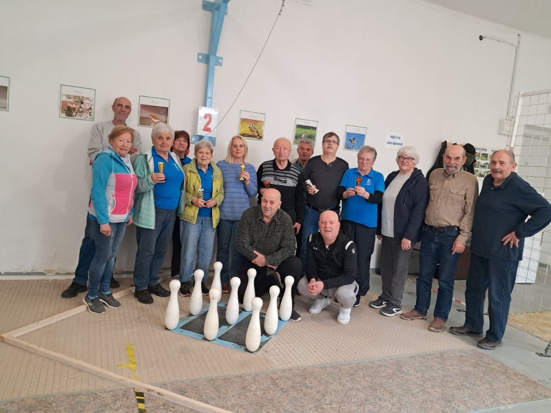 43.  športno rekreacijske igre v kegljanju s kroglo ns vrvici